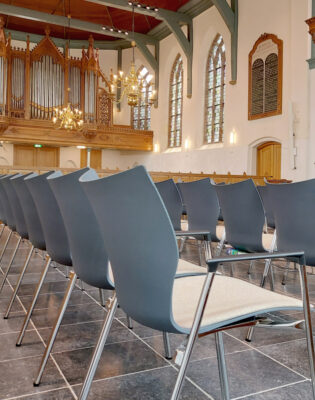 Kerkmeubilair Casala | Lynx III kerkstoelen in Hervormde Kerk Meerkerk