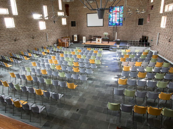 Kerkmeubilair Casala | Lynx III kerkstoelen in Goede Herderkerk Terneuzen